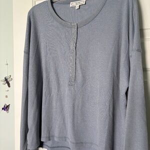 Blue knit, long sleeved Women’s tee shirt in XL